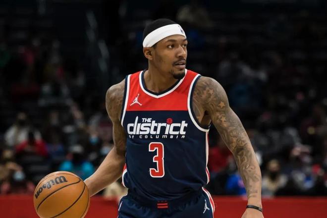 三是禁区弧 三是禁区弧